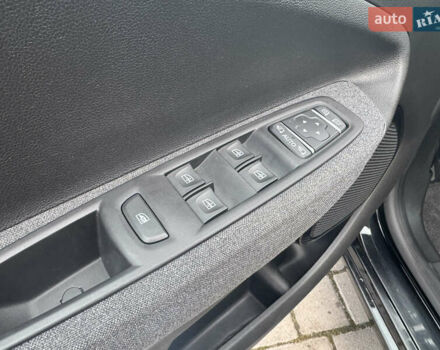 Черный Рено Зое, объемом двигателя 0 л и пробегом 125 тыс. км за 11999 $, фото 34 на Automoto.ua