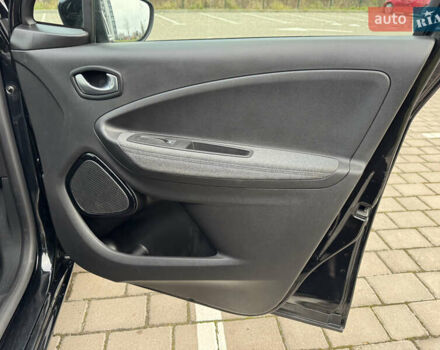 Черный Рено Зое, объемом двигателя 0 л и пробегом 125 тыс. км за 11999 $, фото 70 на Automoto.ua