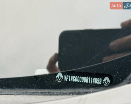 Черный Рено Зое, объемом двигателя 0 л и пробегом 125 тыс. км за 11999 $, фото 78 на Automoto.ua