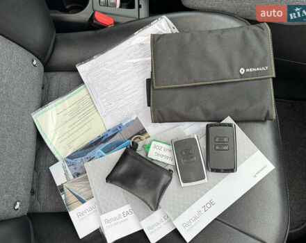 Черный Рено Зое, объемом двигателя 0 л и пробегом 125 тыс. км за 11999 $, фото 92 на Automoto.ua