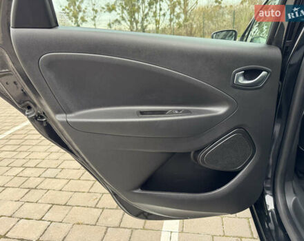 Черный Рено Зое, объемом двигателя 0 л и пробегом 125 тыс. км за 11999 $, фото 63 на Automoto.ua