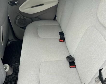 Черный Рено Зое, объемом двигателя 0 л и пробегом 106 тыс. км за 9400 $, фото 5 на Automoto.ua