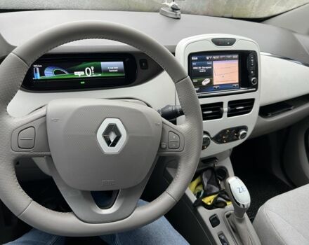 Черный Рено Зое, объемом двигателя 0 л и пробегом 106 тыс. км за 9400 $, фото 6 на Automoto.ua