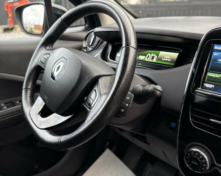 Фіолетовий Рено Зое, об'ємом двигуна 0 л та пробігом 79 тис. км за 10699 $, фото 35 на Automoto.ua