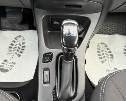 Фіолетовий Рено Зое, об'ємом двигуна 0 л та пробігом 79 тис. км за 10699 $, фото 27 на Automoto.ua