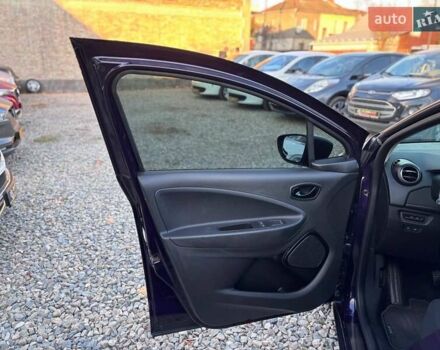 Фиолетовый Рено Зое, объемом двигателя 0 л и пробегом 89 тыс. км за 12999 $, фото 11 на Automoto.ua