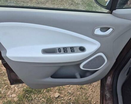 Коричневый Рено Зое, объемом двигателя 0 л и пробегом 173 тыс. км за 5800 $, фото 10 на Automoto.ua