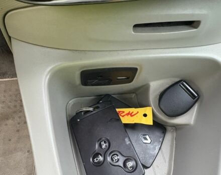 Коричневый Рено Зое, объемом двигателя 0 л и пробегом 129 тыс. км за 6200 $, фото 21 на Automoto.ua