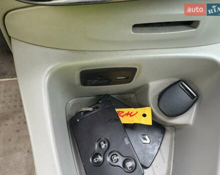 Коричневый Рено Зое, объемом двигателя 0 л и пробегом 129 тыс. км за 6200 $, фото 23 на Automoto.ua