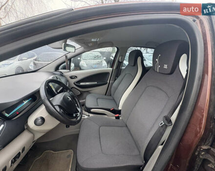 Коричневый Рено Зое, объемом двигателя 0 л и пробегом 129 тыс. км за 6200 $, фото 20 на Automoto.ua