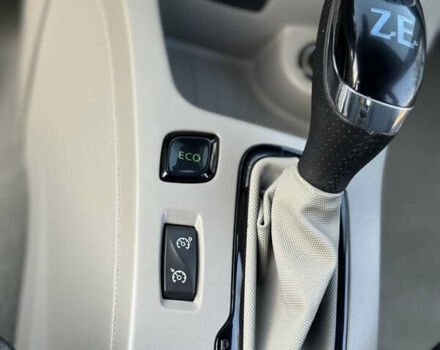 Коричневий Рено Зое, об'ємом двигуна 0 л та пробігом 133 тис. км за 6000 $, фото 27 на Automoto.ua