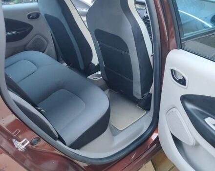 Коричневый Рено Зое, объемом двигателя 0 л и пробегом 52 тыс. км за 8200 $, фото 10 на Automoto.ua