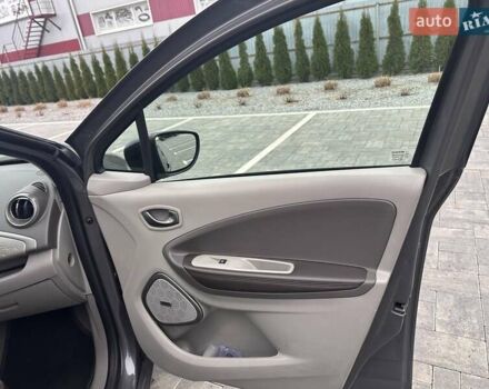 Коричневый Рено Зое, объемом двигателя 0 л и пробегом 35 тыс. км за 11600 $, фото 2 на Automoto.ua