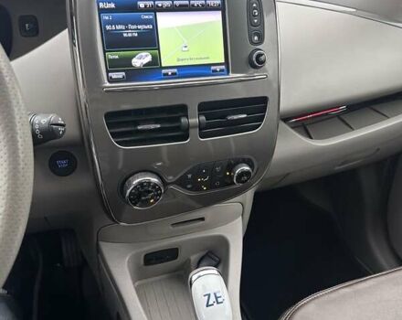 Коричневый Рено Зое, объемом двигателя 0 л и пробегом 35 тыс. км за 11600 $, фото 21 на Automoto.ua