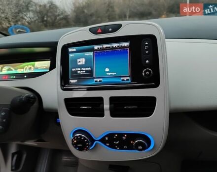 Червоний Рено Зое, об'ємом двигуна 0 л та пробігом 120 тис. км за 8999 $, фото 30 на Automoto.ua