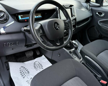 Красный Рено Зое, объемом двигателя 0 л и пробегом 120 тыс. км за 9499 $, фото 26 на Automoto.ua