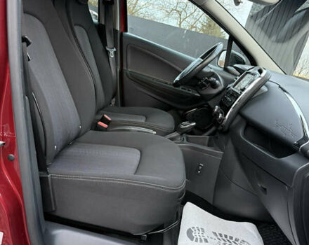 Красный Рено Зое, объемом двигателя 0 л и пробегом 120 тыс. км за 9499 $, фото 28 на Automoto.ua