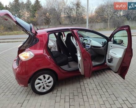Червоний Рено Зое, об'ємом двигуна 0 л та пробігом 120 тис. км за 8888 $, фото 37 на Automoto.ua