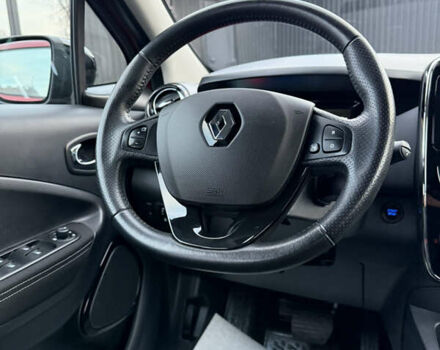 Красный Рено Зое, объемом двигателя 0 л и пробегом 120 тыс. км за 9499 $, фото 19 на Automoto.ua