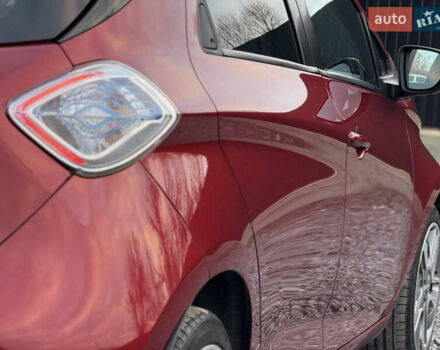 Красный Рено Зое, объемом двигателя 0 л и пробегом 120 тыс. км за 9499 $, фото 16 на Automoto.ua