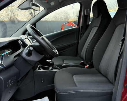 Красный Рено Зое, объемом двигателя 0 л и пробегом 120 тыс. км за 9499 $, фото 25 на Automoto.ua