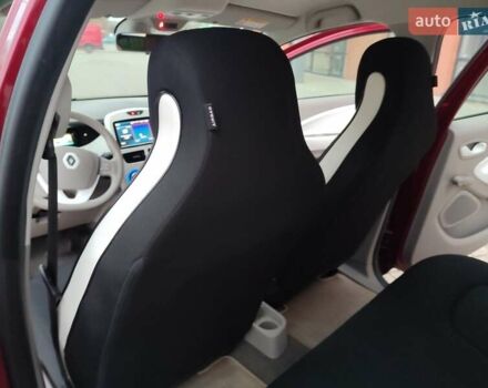 Красный Рено Зое, объемом двигателя 0 л и пробегом 120 тыс. км за 8700 $, фото 63 на Automoto.ua