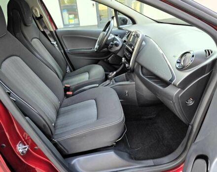 Червоний Рено Зое, об'ємом двигуна 0 л та пробігом 142 тис. км за 8750 $, фото 12 на Automoto.ua