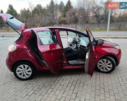 Красный Рено Зое, объемом двигателя 0 л и пробегом 120 тыс. км за 8850 $, фото 47 на Automoto.ua