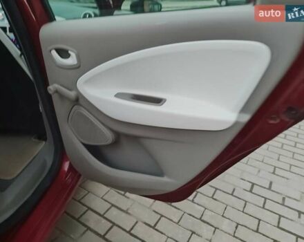 Красный Рено Зое, объемом двигателя 0 л и пробегом 120 тыс. км за 8700 $, фото 55 на Automoto.ua