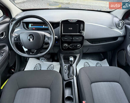 Красный Рено Зое, объемом двигателя 0 л и пробегом 120 тыс. км за 9499 $, фото 29 на Automoto.ua