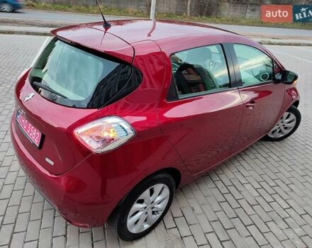 Красный Рено Зое, объемом двигателя 0 л и пробегом 120 тыс. км за 8850 $, фото 9 на Automoto.ua