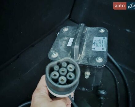 Червоний Рено Зое, об'ємом двигуна 0 л та пробігом 120 тис. км за 8888 $, фото 2 на Automoto.ua