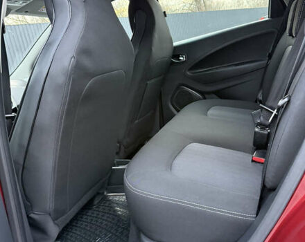 Красный Рено Зое, объемом двигателя 0 л и пробегом 120 тыс. км за 9499 $, фото 21 на Automoto.ua