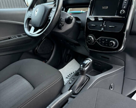 Красный Рено Зое, объемом двигателя 0 л и пробегом 120 тыс. км за 9499 $, фото 23 на Automoto.ua