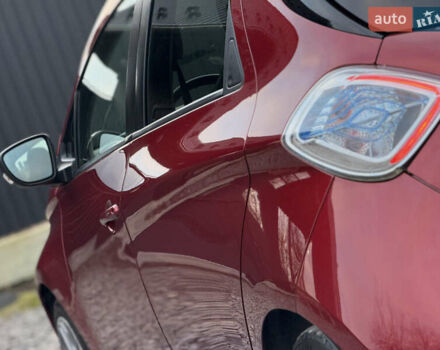 Красный Рено Зое, объемом двигателя 0 л и пробегом 120 тыс. км за 9499 $, фото 15 на Automoto.ua