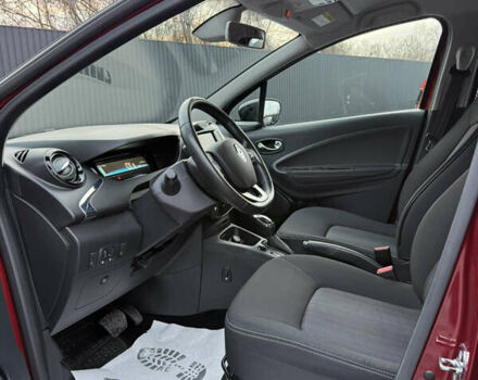 Красный Рено Зое, объемом двигателя 0 л и пробегом 120 тыс. км за 9499 $, фото 24 на Automoto.ua