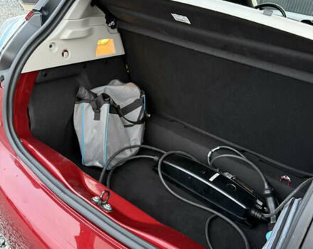 Красный Рено Зое, объемом двигателя 0 л и пробегом 120 тыс. км за 9499 $, фото 30 на Automoto.ua