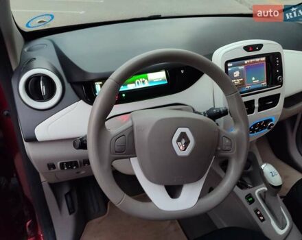 Красный Рено Зое, объемом двигателя 0 л и пробегом 120 тыс. км за 8850 $, фото 66 на Automoto.ua