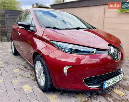 Красный Рено Зое, объемом двигателя 0 л и пробегом 98 тыс. км за 10399 $, фото 2 на Automoto.ua