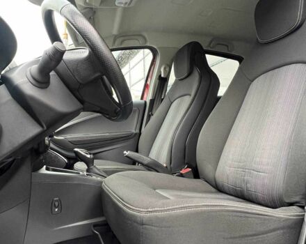 Красный Рено Зое, объемом двигателя 0 л и пробегом 106 тыс. км за 11500 $, фото 17 на Automoto.ua