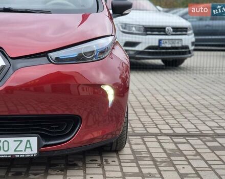 Рено Зое 2018 в Бердичеве на Automoto.ua Красный Рено Зое, объемом двигателя 0 л и пробегом 121 тыс. км за 9455 $, фото 9 на Automoto.ua