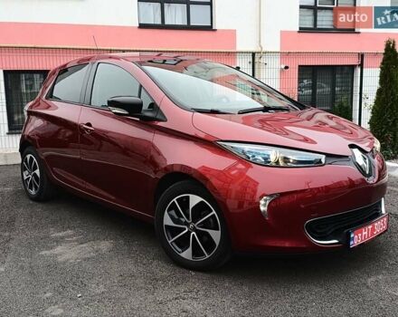 Красный Рено Зое, объемом двигателя 0 л и пробегом 77 тыс. км за 10500 $, фото 3 на Automoto.ua