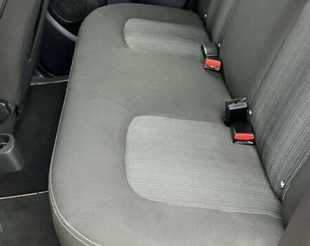 Красный Рено Зое, объемом двигателя 0 л и пробегом 152 тыс. км за 9500 $, фото 10 на Automoto.ua