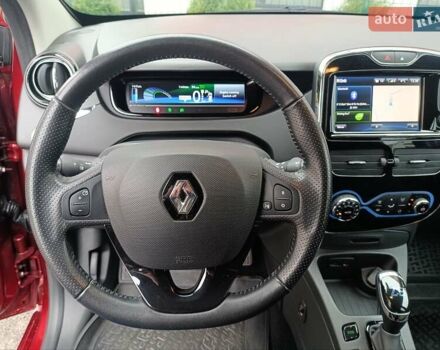 Красный Рено Зое, объемом двигателя 0 л и пробегом 77 тыс. км за 10500 $, фото 16 на Automoto.ua