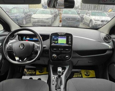 Красный Рено Зое, объемом двигателя 0 л и пробегом 106 тыс. км за 11500 $, фото 12 на Automoto.ua