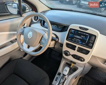 Красный Рено Зое, объемом двигателя 0 л и пробегом 178 тыс. км за 8850 $, фото 42 на Automoto.ua