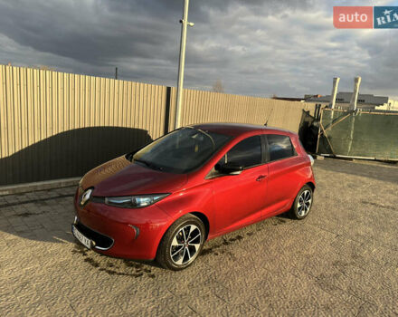 Красный Рено Зое, объемом двигателя 0 л и пробегом 79 тыс. км за 10900 $, фото 7 на Automoto.ua