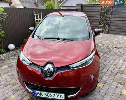 Красный Рено Зое, объемом двигателя 0 л и пробегом 98 тыс. км за 10399 $, фото 7 на Automoto.ua