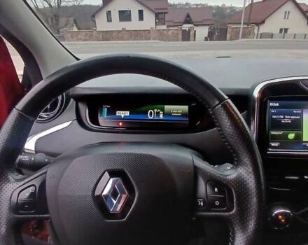 Красный Рено Зое, объемом двигателя 0 л и пробегом 120 тыс. км за 9750 $, фото 25 на Automoto.ua