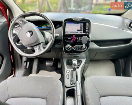 Красный Рено Зое, объемом двигателя 0 л и пробегом 98 тыс. км за 10399 $, фото 30 на Automoto.ua